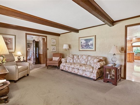 5th image of 125 Carrie Ann Dr