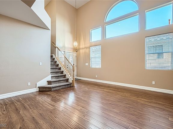 5th image of 3646 Solandra St