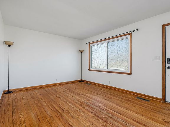 4th image of 611 Estes St