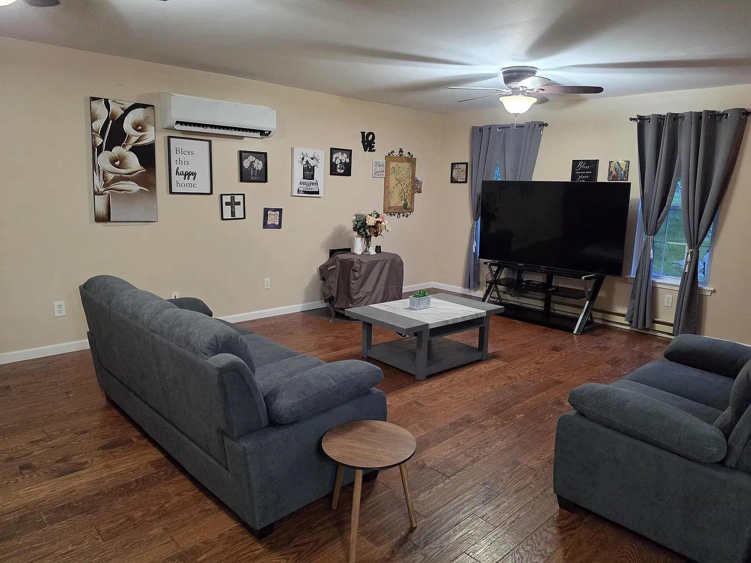 3 bed, 1.5 bath, 1962 sqft, $2,200 — Photo 3