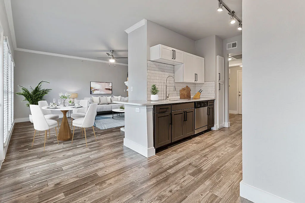 Oakville Apartments — Photo 1