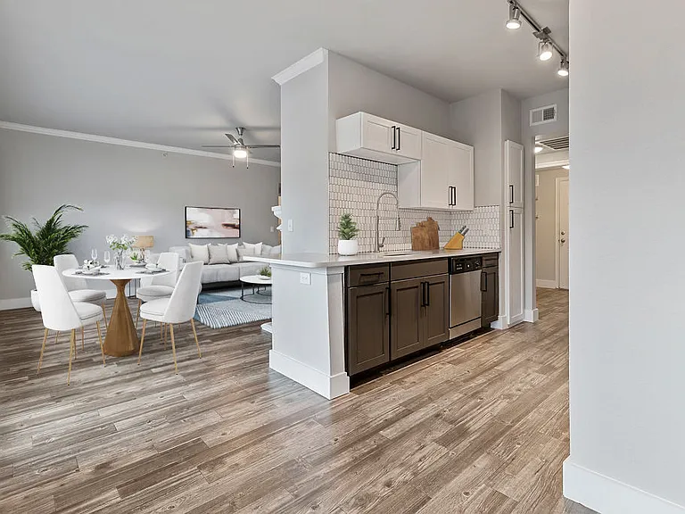 Oakville Apartments — Photo 1