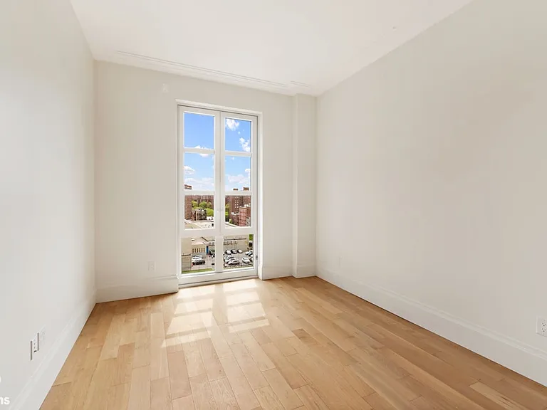 250 E 21st St #8A — Photo 15