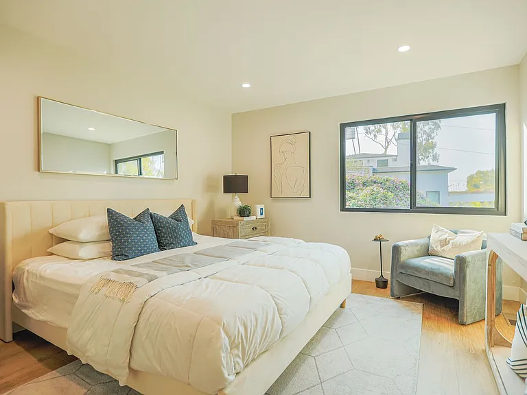 319 Heliotrope Ave — Photo 9
