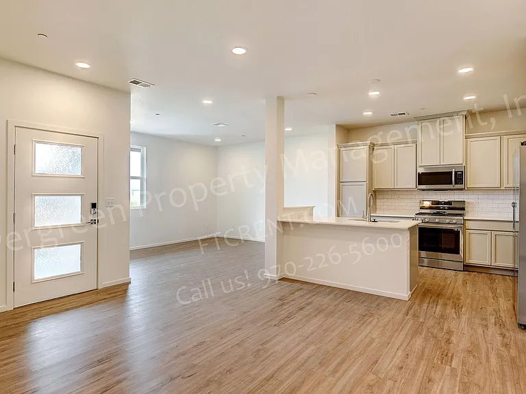 4954 Denys Dr — Photo 8
