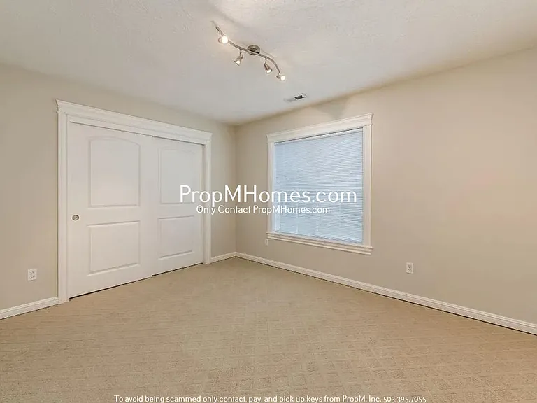 1907 SE 162nd Ave — Photo 13
