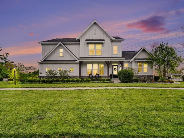2110 Shale Run Dr, Delaware, OH 43015