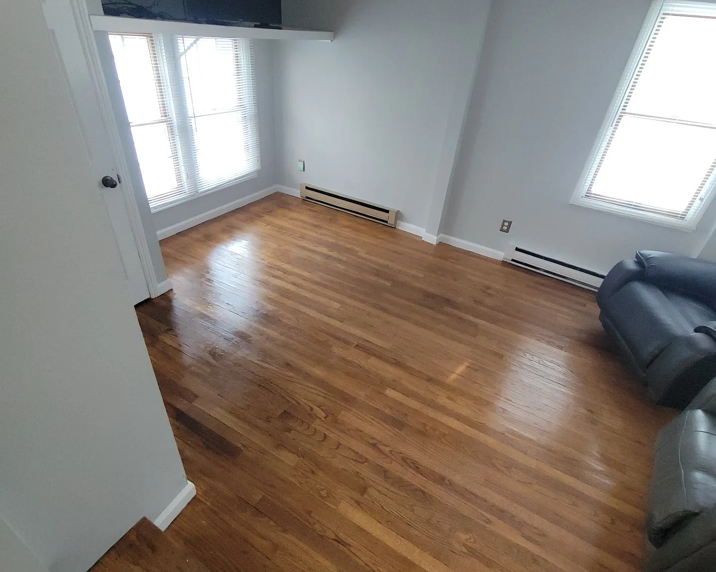 2 bed, 930 sqft, $1,900 — Photo 3
