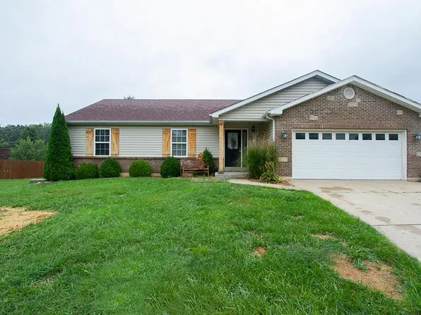 41 Village Circle Dr, Winfield, MO 63389