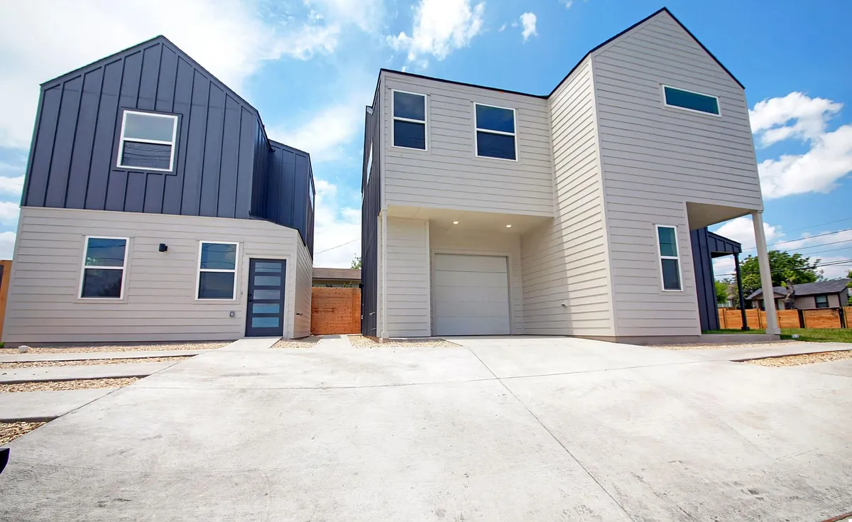Building Photo - 7315 Bennett Ave #1