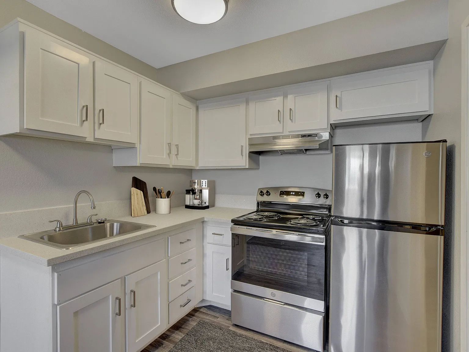 Mezzo Apartments — Photo 3