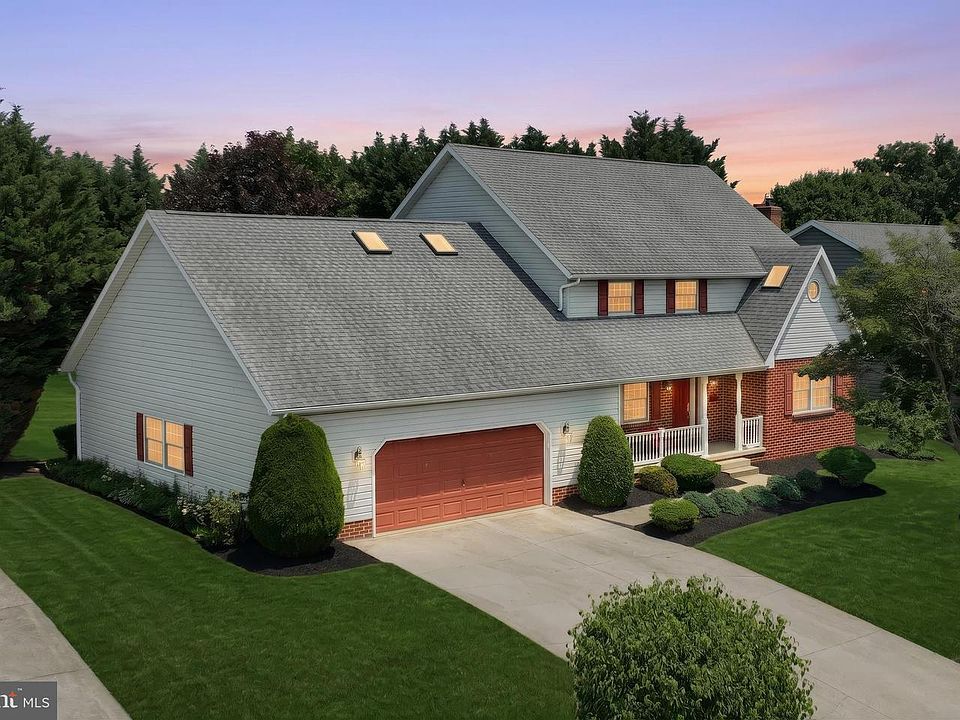 1st image of 716 Ash Dr