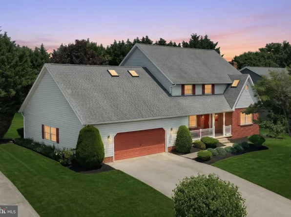 716 Ash Dr, Hanover, PA 17331