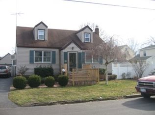 20 Copiague Pl, Copiague, NY 11726