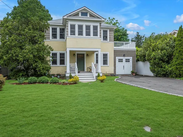 9 Warren Court, Northport, NY 11768