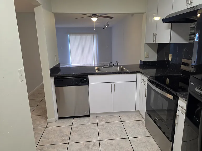 20805 NE 8th Ct #103 — Photo 2