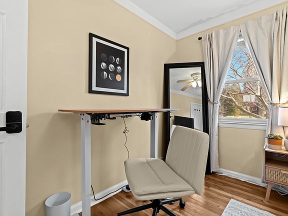 4th image of 26107 Dartmouth St #1