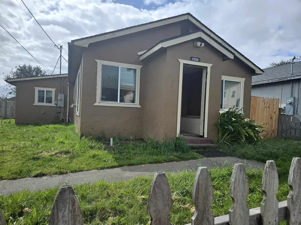 1250 Douglas St, Crescent City, CA 95531