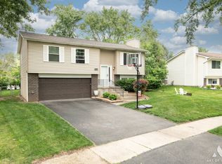860 Summit Ln, Bolingbrook, IL 60440