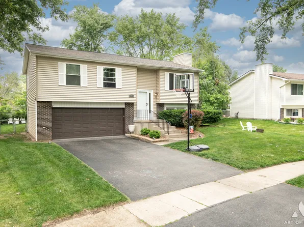860 Summit Ln, Bolingbrook, IL 60440