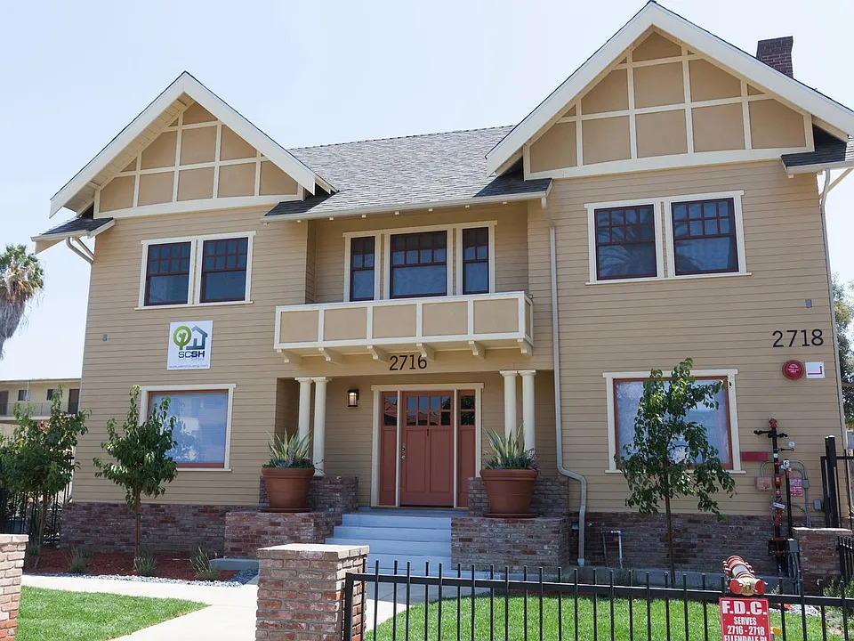 2716 Ellendale Pl