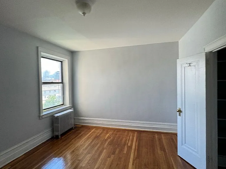 Sevilla Grande - Renovated Units at Journal Square Path — Photo 36