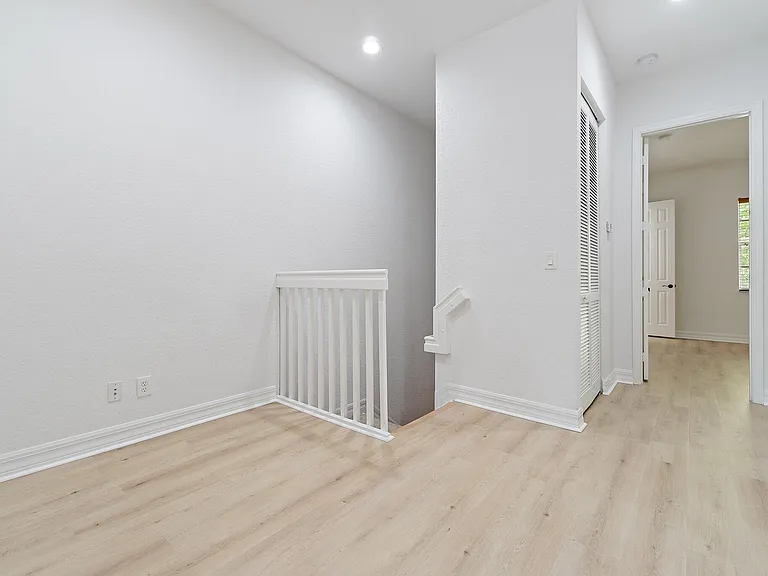 150 Lismore Ln — Photo 21