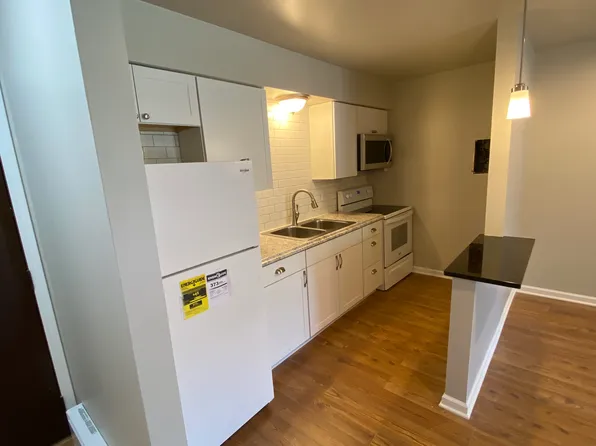121 S Washington St APT 7, Genoa, IL 60135