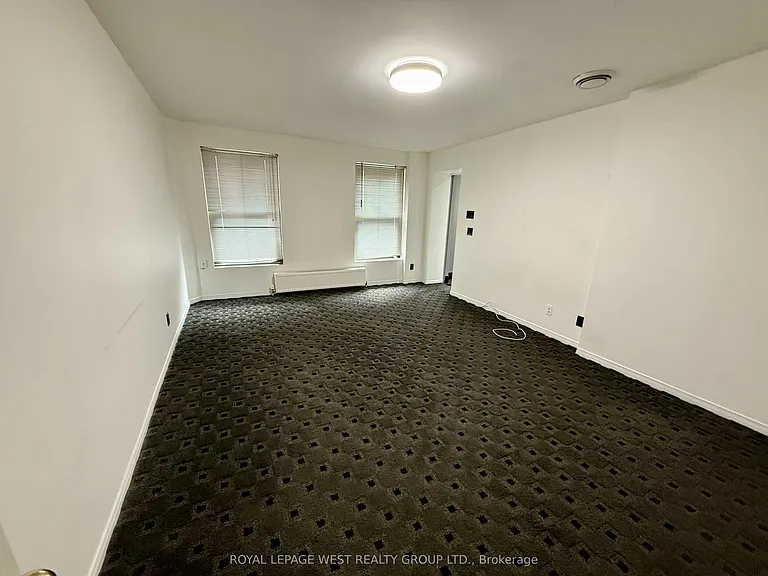 261 Queen St W #3 — Photo 17