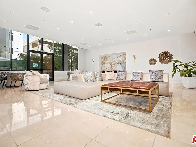 10724 Wilshire Blvd #1104 — Photo 41