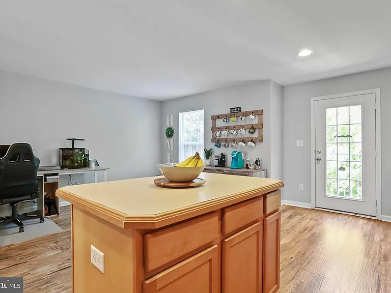 1307 Pendleton Ln — Photo 4