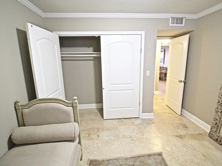 Plaza 44 Apartments — Photo 30