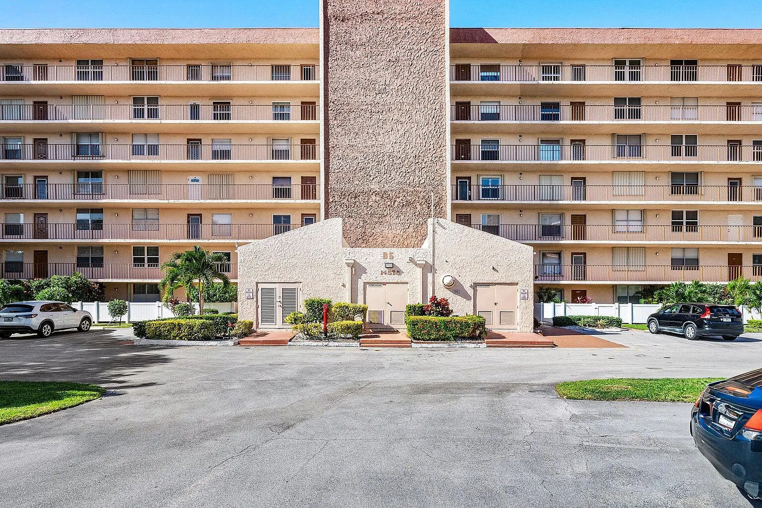 2 bed, 2.0 bath, 1060 sqft, $1,800 — Photo 1