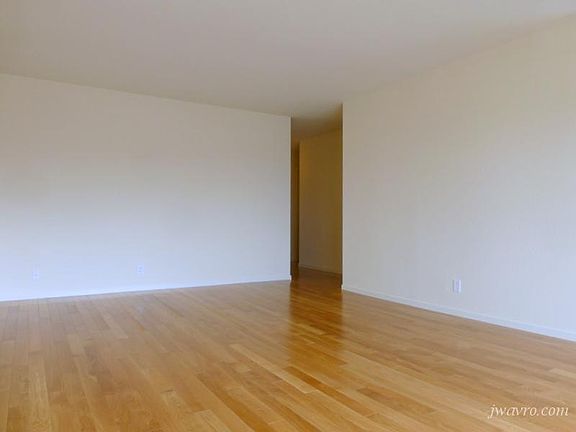 5th image of 2301 Larkin St APT 201