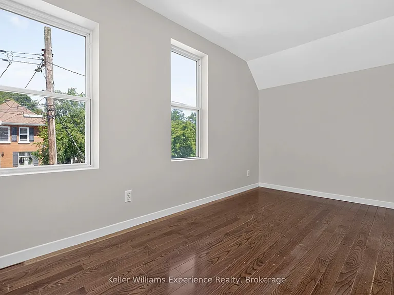 647 Ottawa St — Photo 22