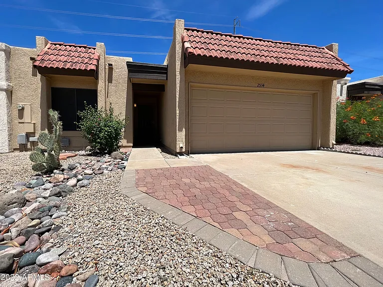 2534 E Villa Theresa Dr — Photo 1