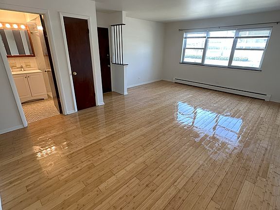 5th image of 10483 W Touhy Ave