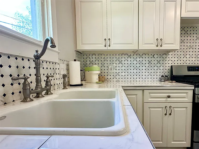 1501 S Church St #A — Photo 18