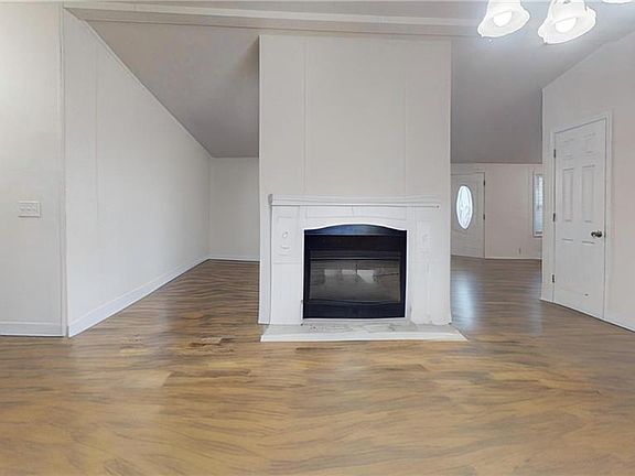 3rd image of 246 Barbary Dr