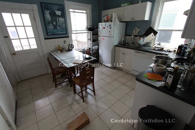 2nd image of 370 Washington St #2