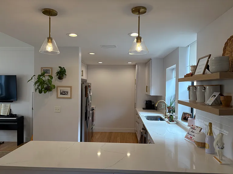 2545 Oak St #7 — Photo 6