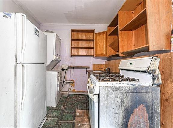 4th image of 2228 3rd St #30
