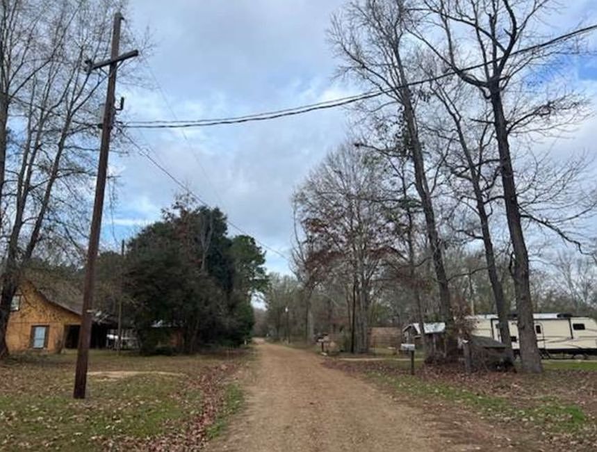 Exterior Neighborhood (street photo)