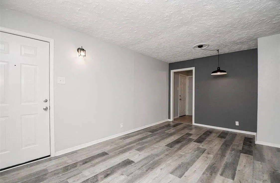 2 bed, 1.0 bath, 3120 sqft, $950 — Photo 4