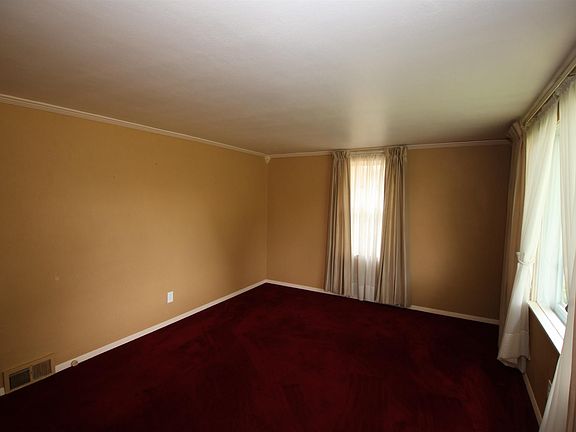 3rd image of 108 W Holly Dr