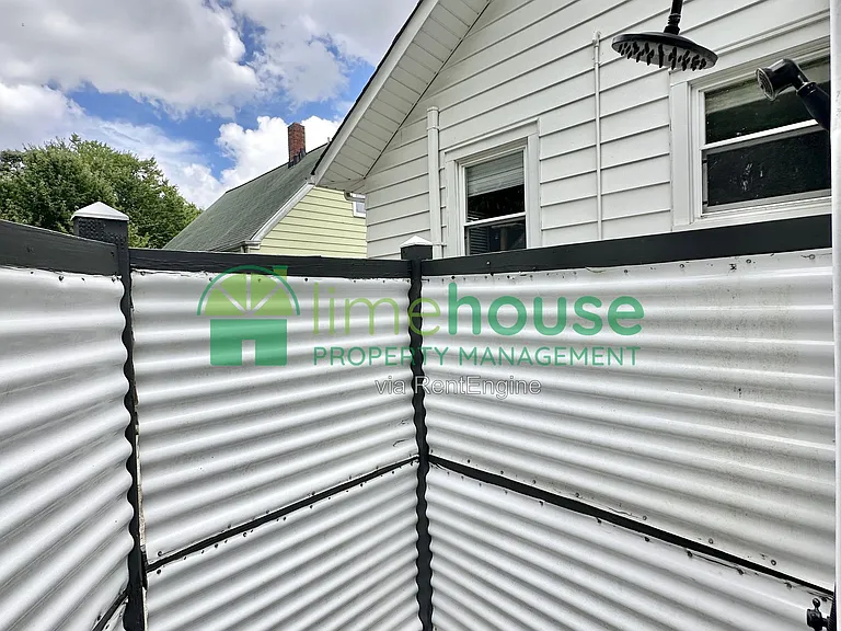 2835 Somme Ave — Photo 9
