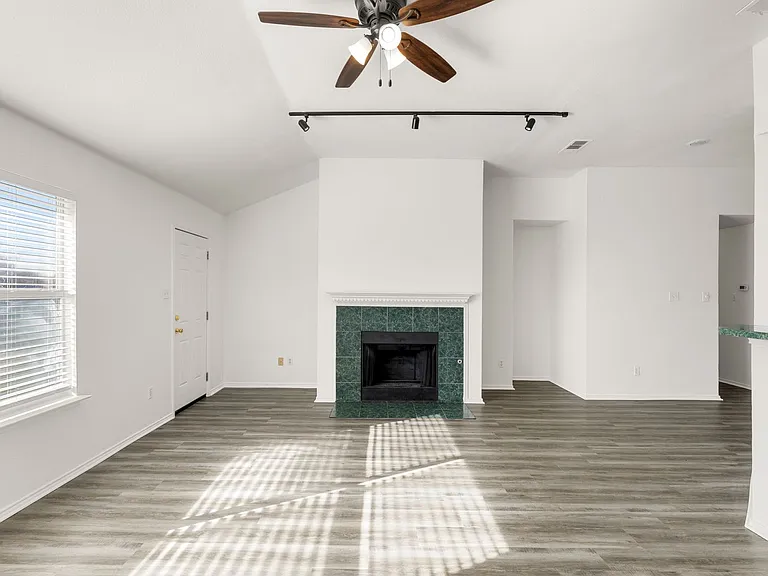 3709 Martha Ln — Photo 8