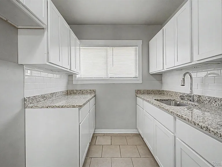 1301 E Muir Ave — Photo 15