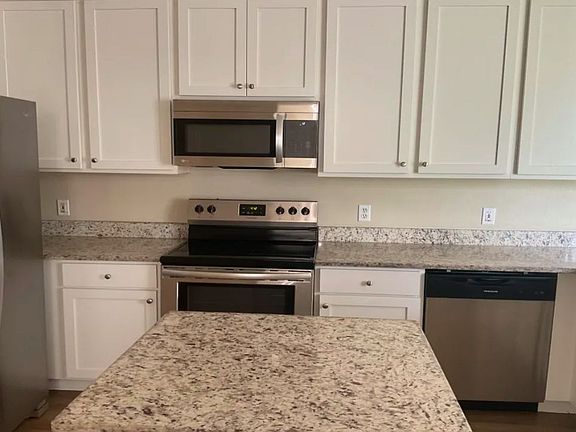 3rd image of 1029 Derbyshire Dr