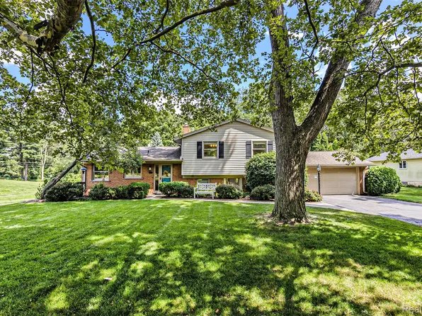 107 Orchardale Dr, Rochester Hills, MI 48309